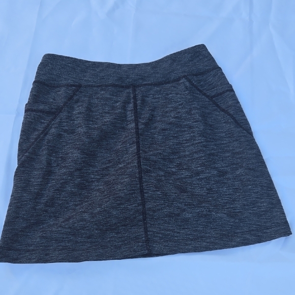 Athleta Gray Mini Skater Skirt for Athletic Wear - Picture 4 of 5